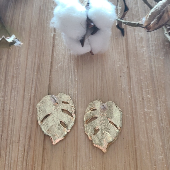 🌴🌴Beautiful Palm Leaf Earrings in a green marble Color🌴🌴 - Picture 14 of 14